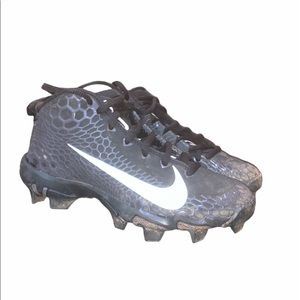 Boys’ size 2 Nike FastFlex football cleats
